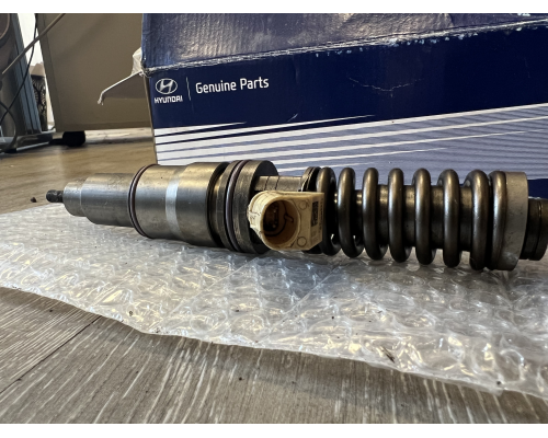 Форсунка топливная D6CB 2-х пиновая, 3380084410 Hyundai Б/у